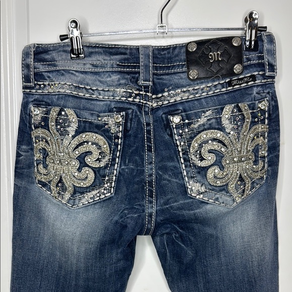 Miss Me Sz 28 Med Wash Rhinestone Silver Embellished Denim Bling Cropped Jeans - Picture 3 of 11